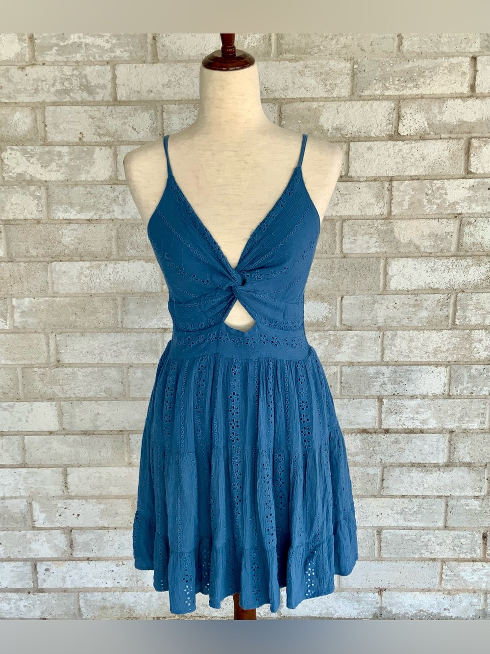 Women's Angie Eyelet Knot Front Mini Dress Large - Picture 2 of 13